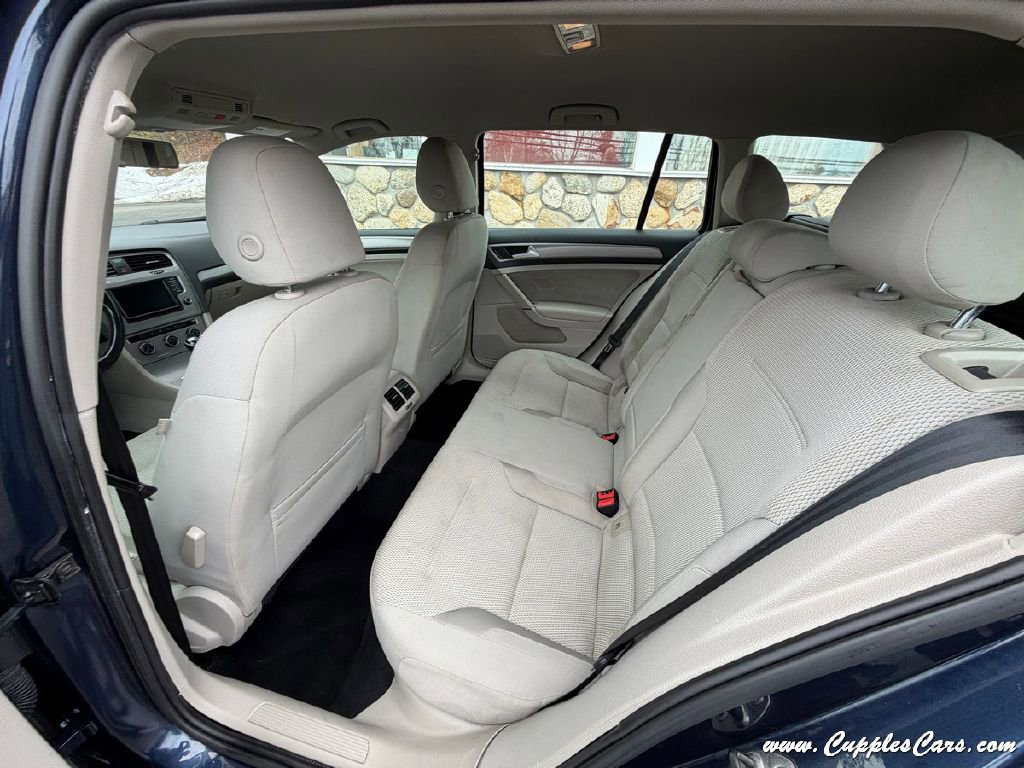 Used 2016 Volkswagen Golf S image 22