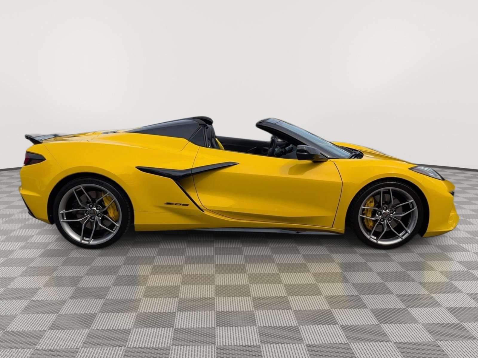 Used 2025 Chevrolet Corvette Z06 w/ Stealth Interior Trim Package RWD image 6