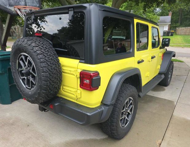 Used 2024 Jeep Wrangler Unlimited Rubicon w/ Convenience Group AWD/4WD image 3
