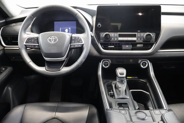 Certified 2025 Toyota Grand Highlander AWD Hybrid image 15