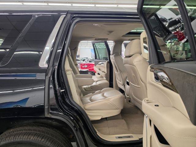 Used 2020 Cadillac Escalade Luxury AWD/4WD image 11