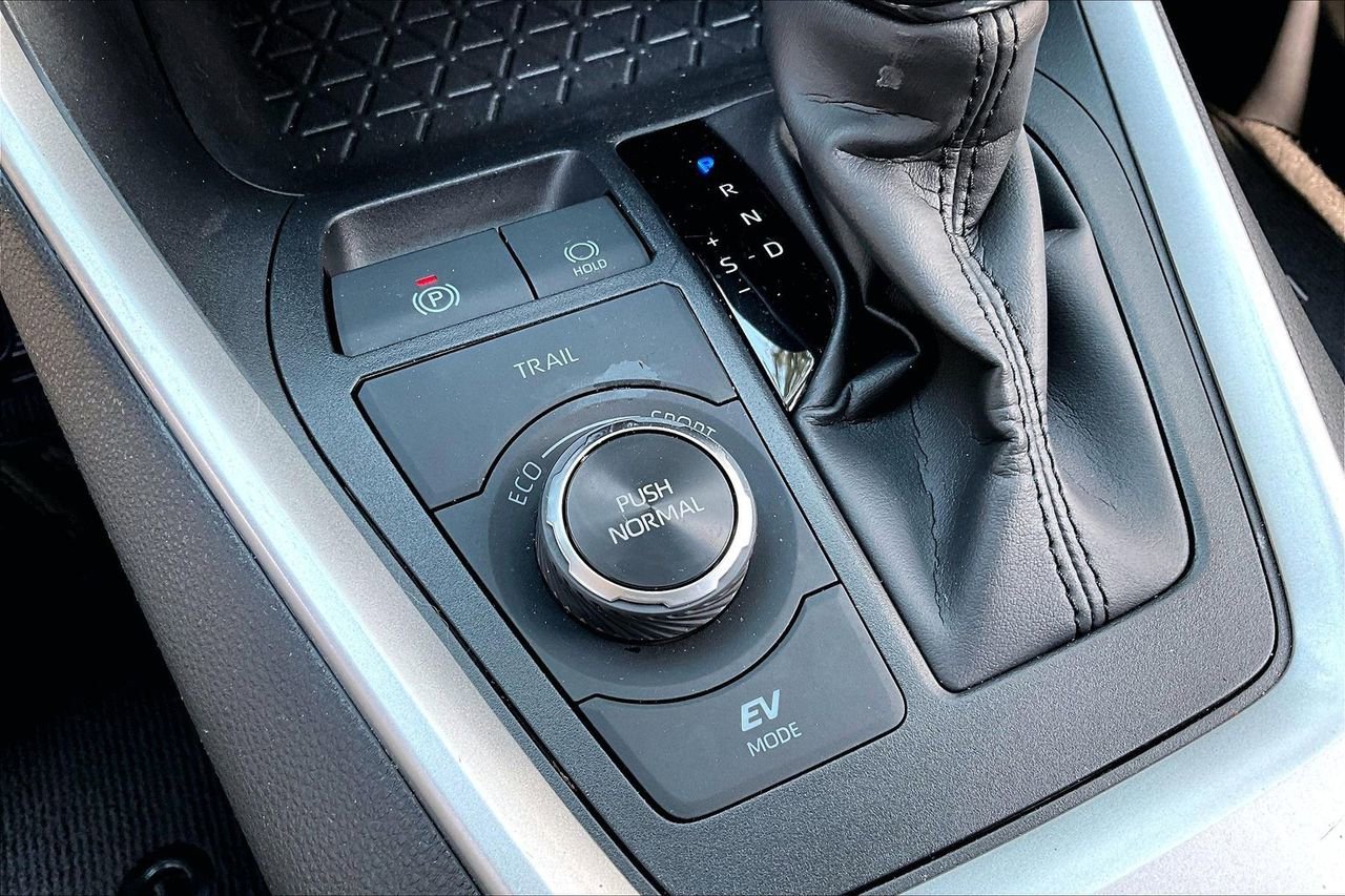 Used 2025 Toyota RAV4 XLE w/ Convenience Package image 26