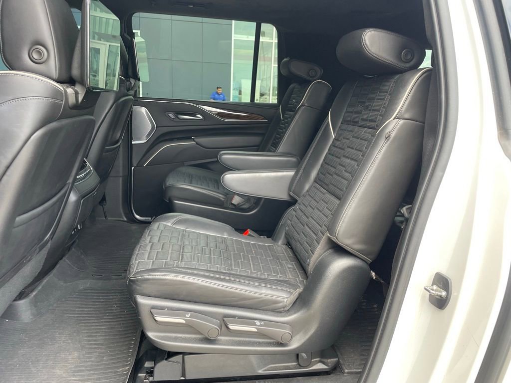 Used 2023 Cadillac Escalade ESV Sport Platinum w/ LPO, Floor Liner Package AWD/4WD image 19