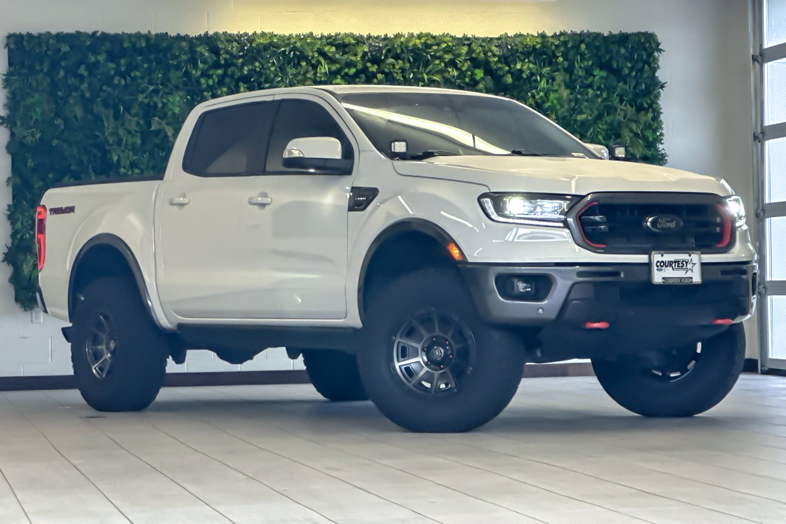 Used 2023 Ford Ranger Lariat w/ Tremor Off-Road Package AWD/4WD image 1