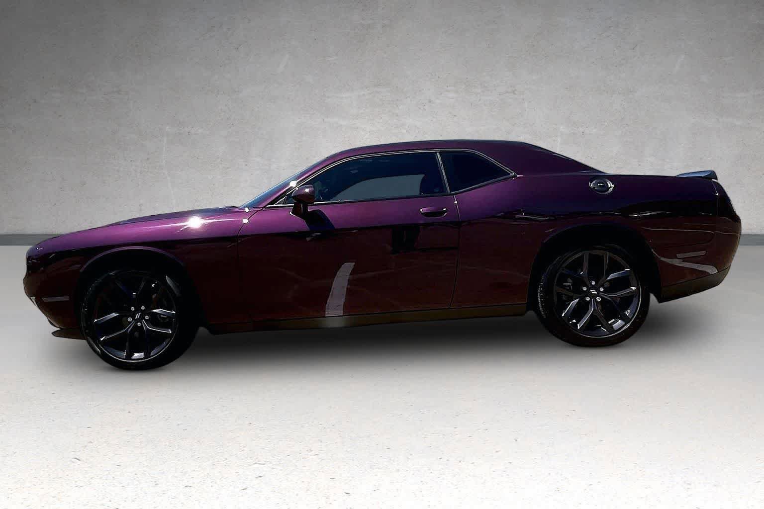 Used 2021 Dodge Challenger SXT w/ Driver Convenience Group RWD image 3
