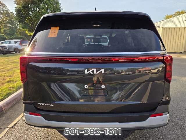 Used 2025 Kia Carnival FWD image 4