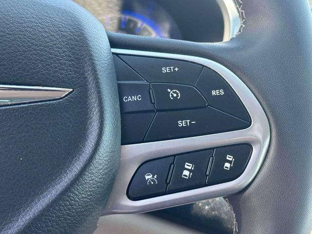 Used 2024 Chrysler Pacifica Touring-L FWD image 12