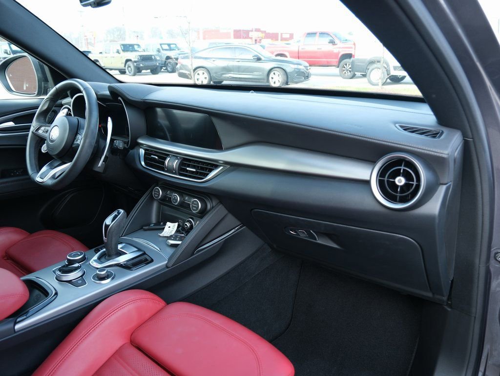 Used 2024 Alfa Romeo Stelvio Veloce image 36