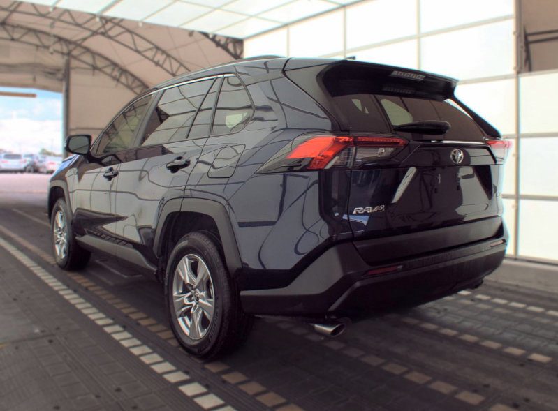 Used 2025 Toyota RAV4 XLE FWD video 3