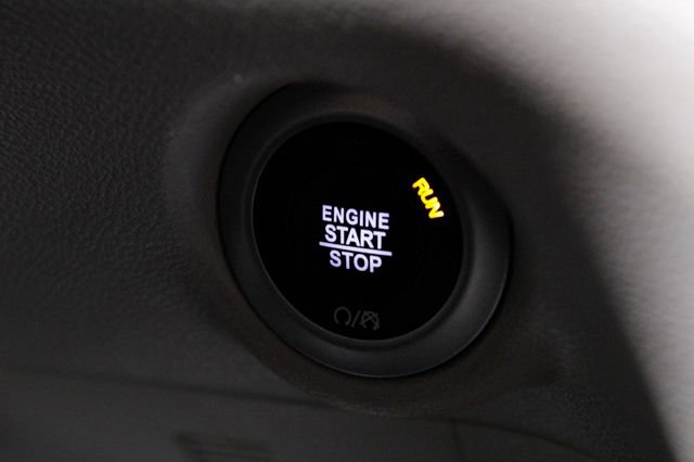 Used 2024 Chrysler Pacifica Touring-L image 32