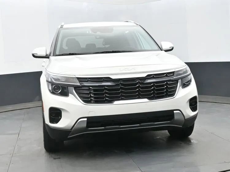 Used 2025 Kia Seltos S FWD image 3