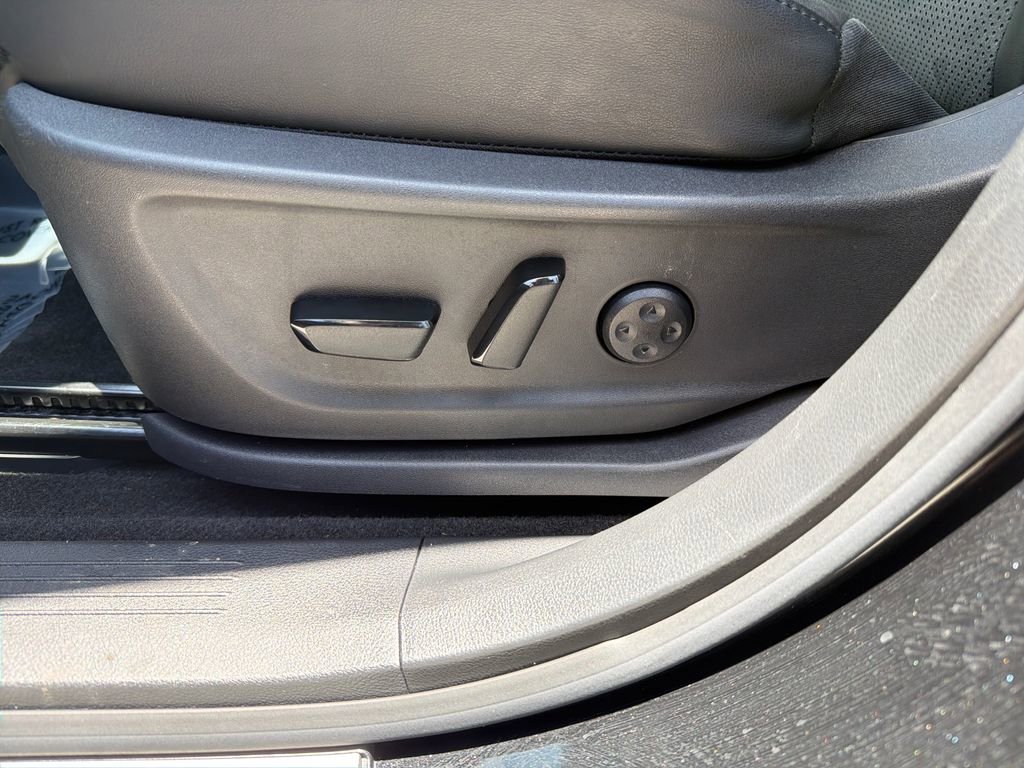 Used 2023 Nissan Ariya FWD image 15