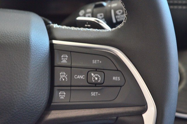 New 2025 Jeep Grand Cherokee Limited w/ Black Appearance Package image 18