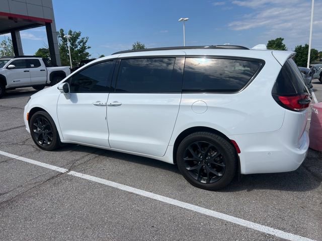 Used 2022 Chrysler Pacifica Limited w/ S Appearance Package AWD/4WD image 8