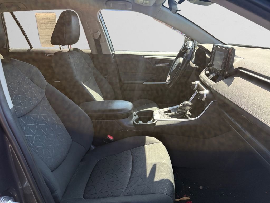 Used 2021 Toyota RAV4 XLE AWD/4WD image 16