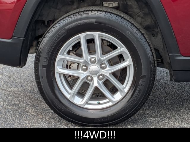 Used 2023 Jeep Grand Cherokee Laredo AWD/4WD image 10