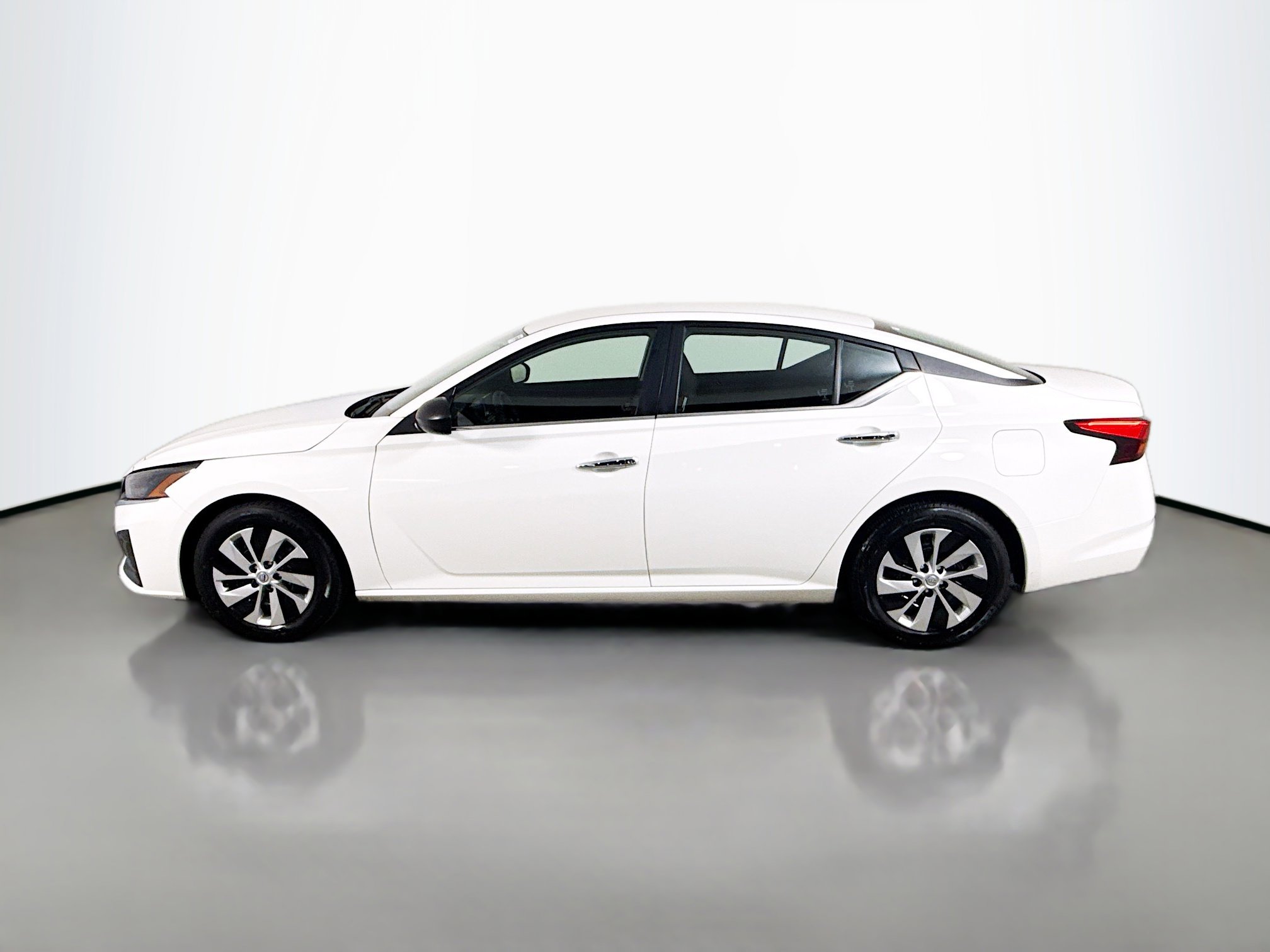 Used 2024 Nissan Altima 2.5 S image 6