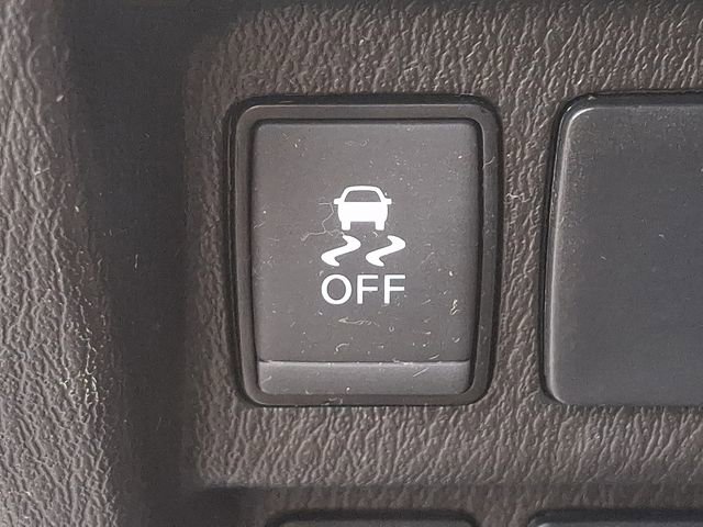 Used 2018 Nissan Pathfinder SV image 23