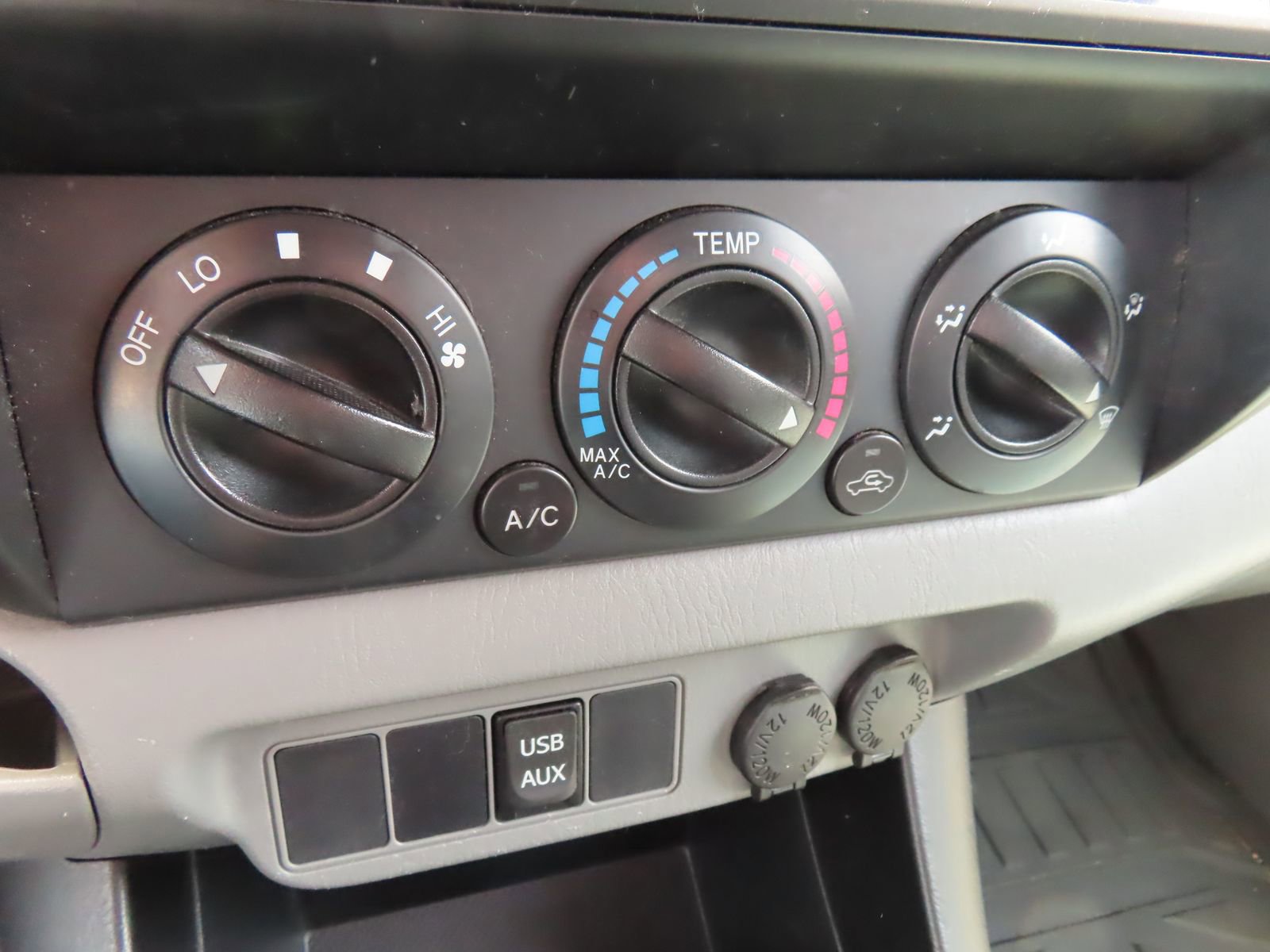 Used 2015 Toyota Tacoma PreRunner w/ Convenience Package image 25