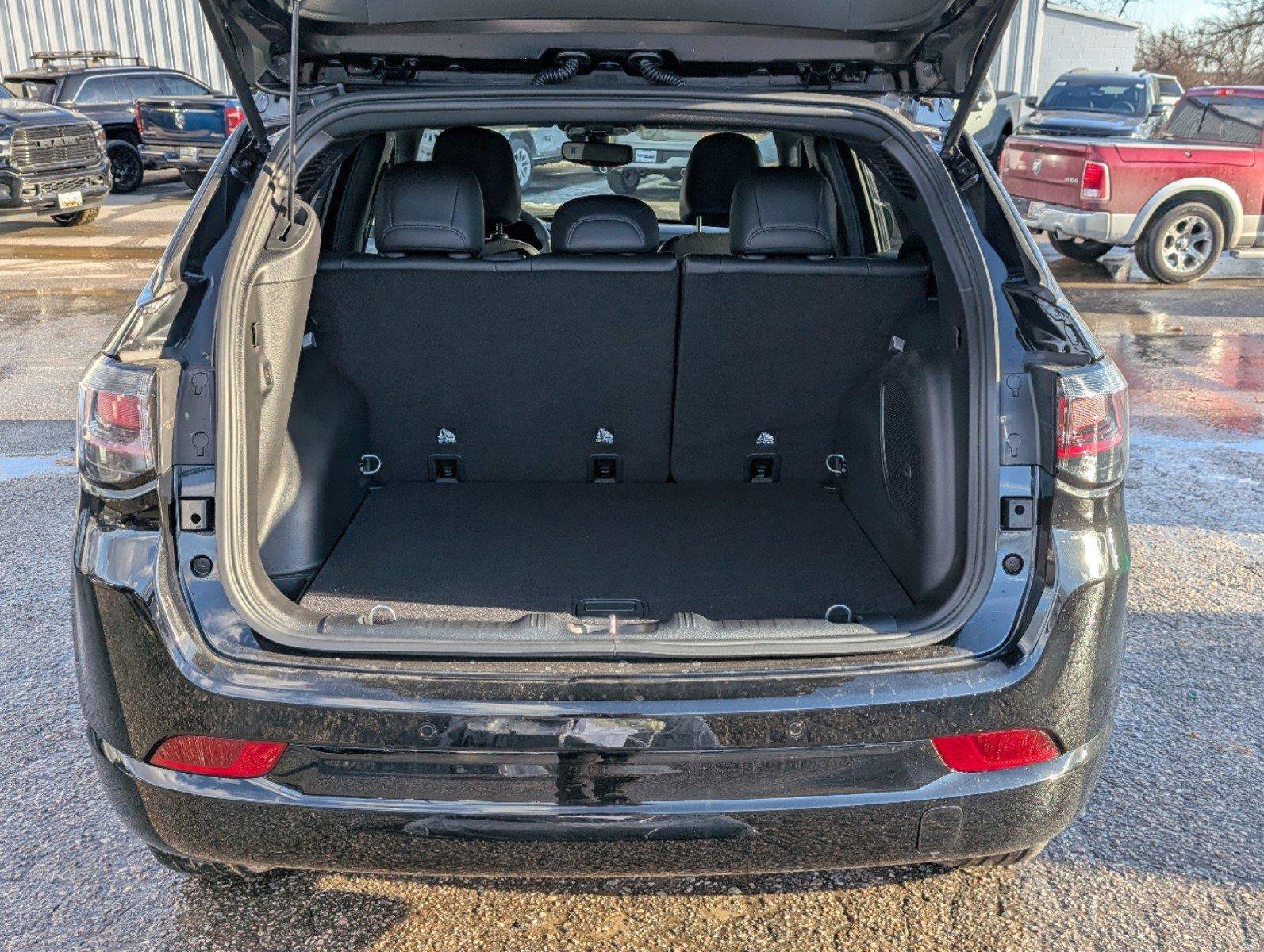 New 2025 Jeep Compass Limited w/ High Altitude Package image 8