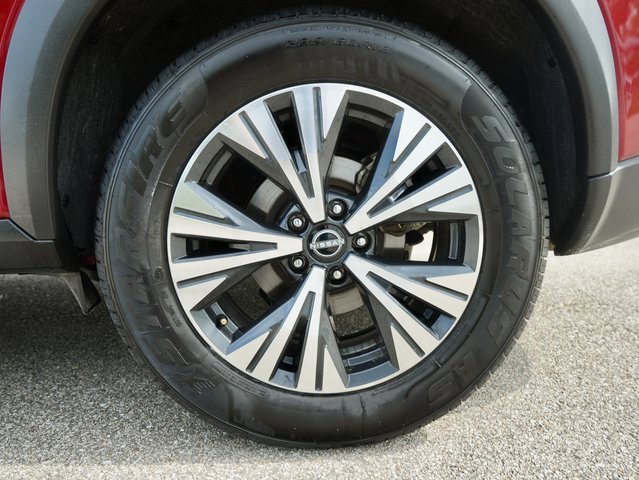 Used 2023 Nissan Rogue SV image 32