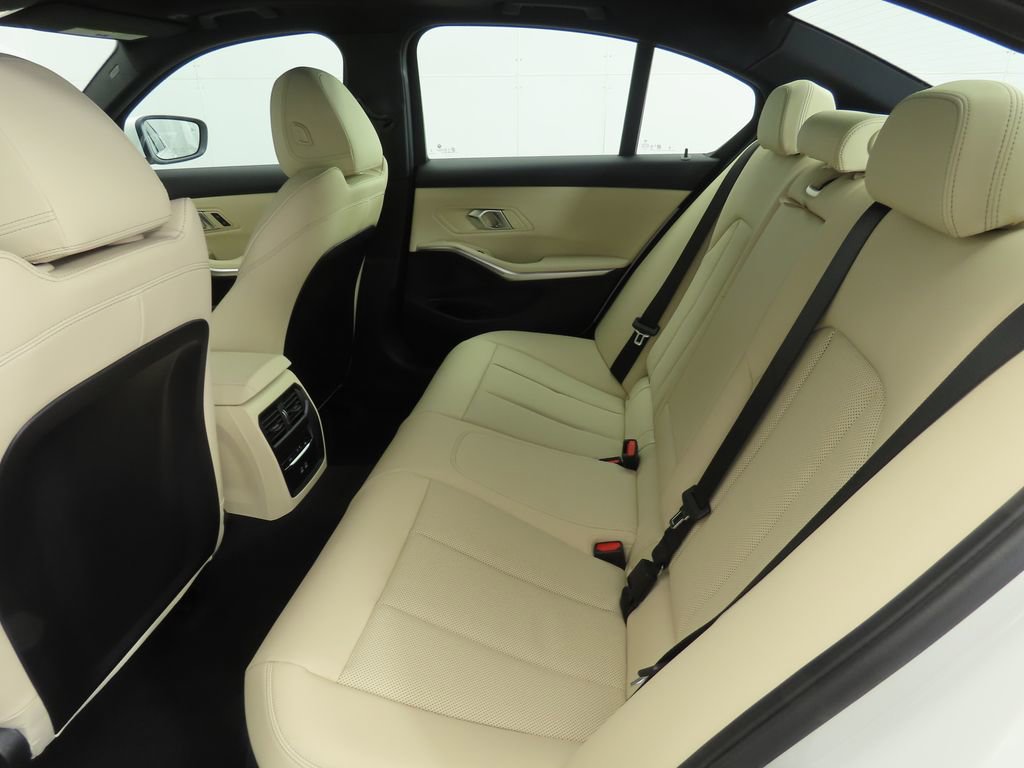 Certified 2025 BMW 330i Sedan w/ Convenience Package image 23