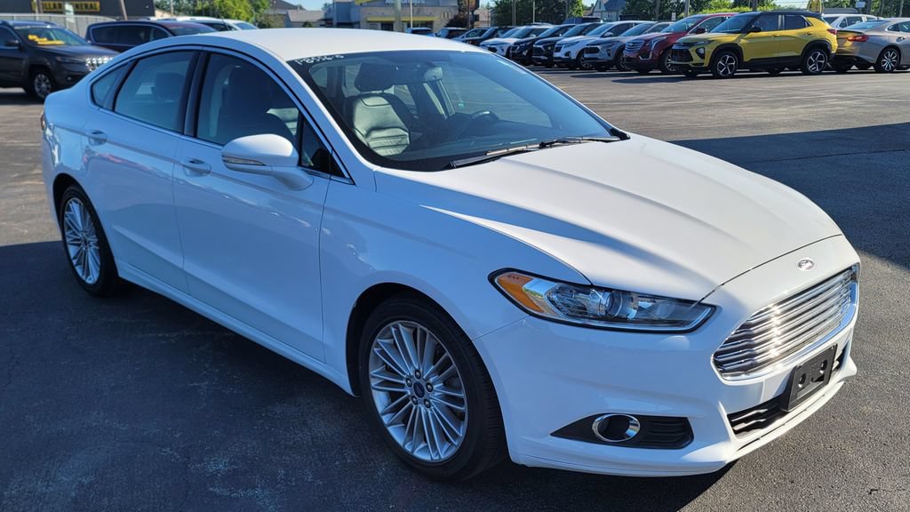 Used 2015 Ford Fusion SE w/ Equipment Group 202A FWD image 2