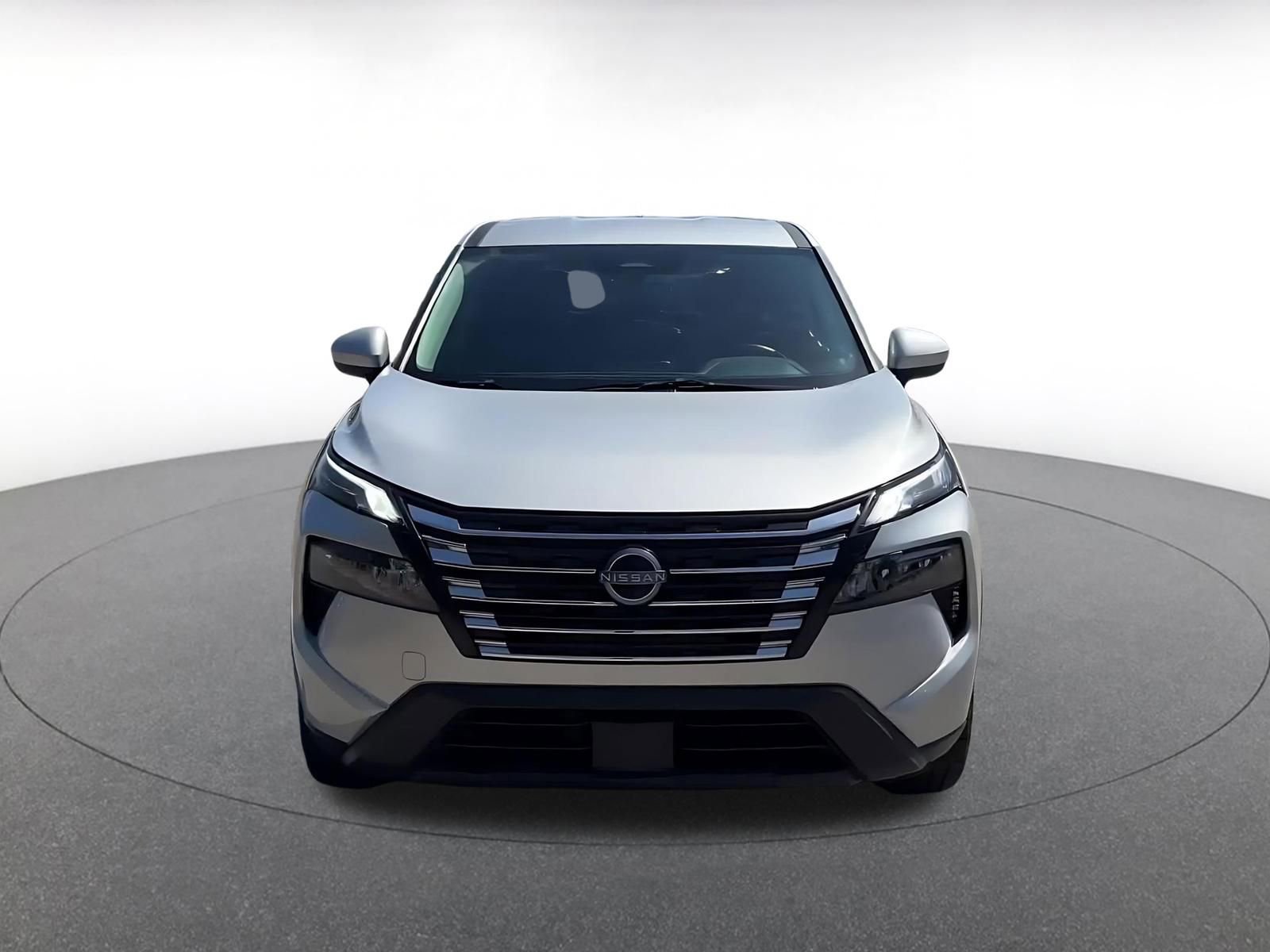 Used 2025 Nissan Rogue SV FWD image 3