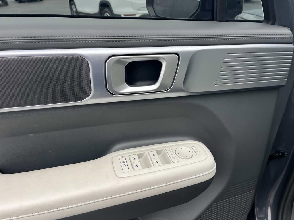 Used 2025 Hyundai Santa Fe SEL image 15