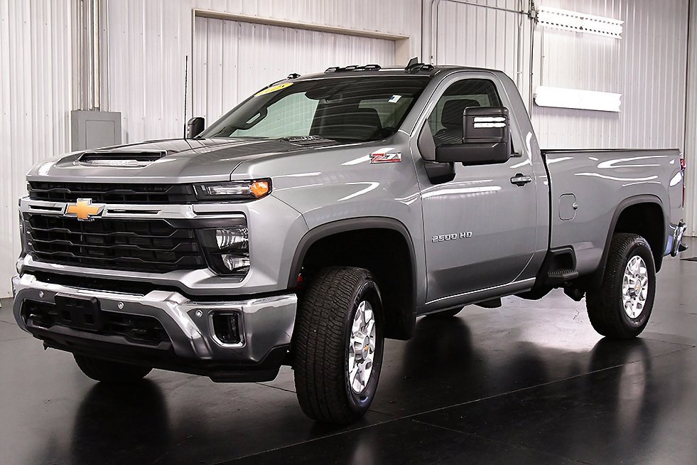 Used 2025 Chevrolet Silverado 2500 LT w/ Convenience Package image 3