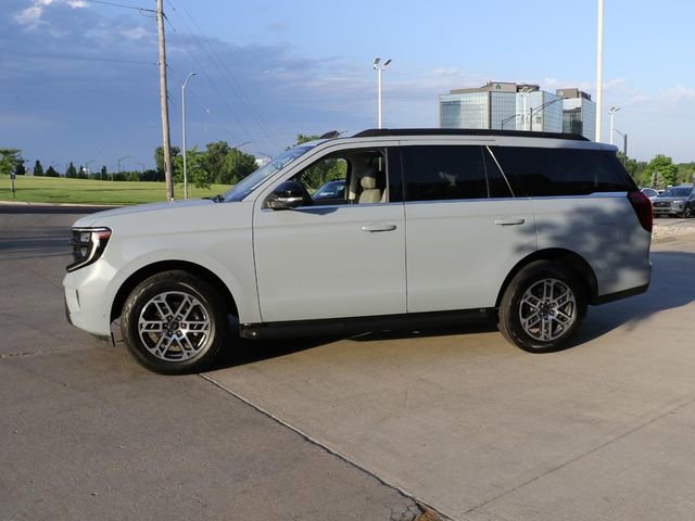 Used 2025 Ford Expedition Active AWD/4WD image 4