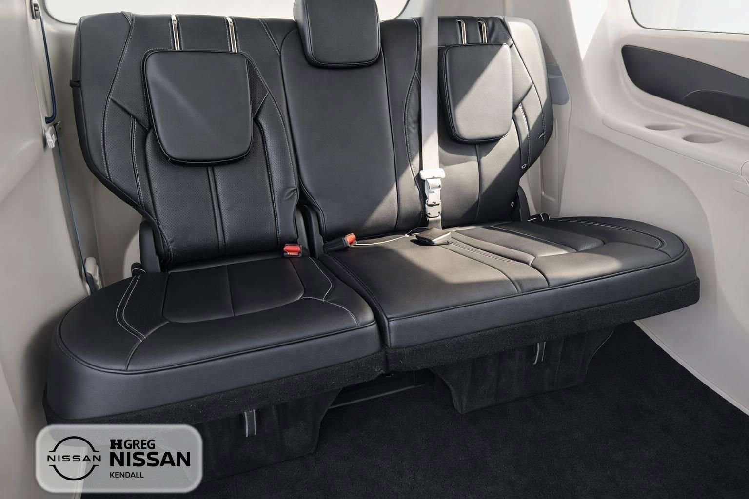 Used 2023 Chrysler Pacifica Touring-L FWD image 11