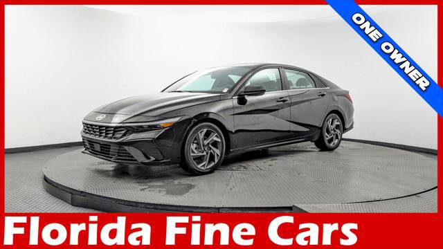 Used 2025 Hyundai Elantra SEL FWD image 1