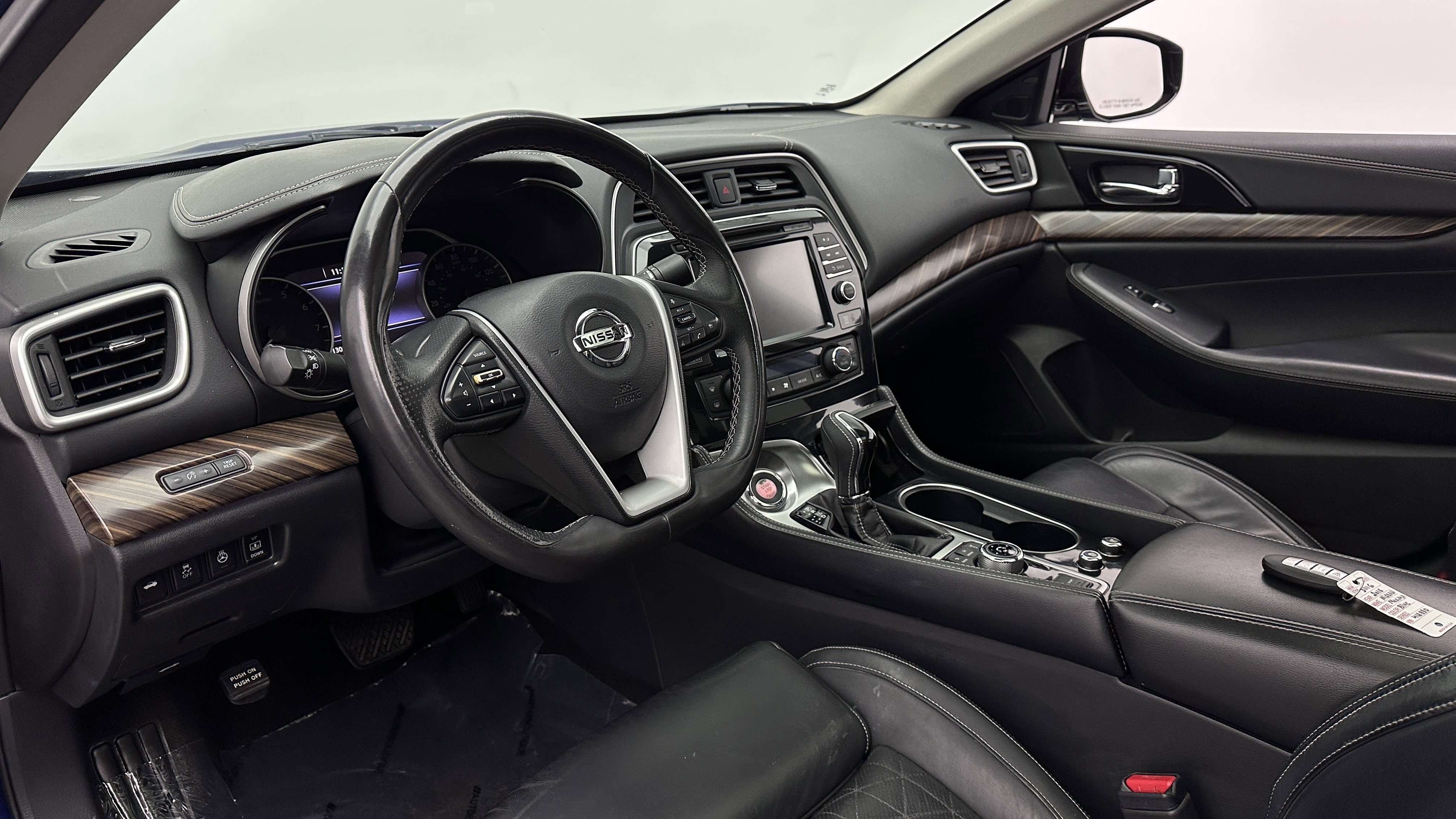 Used 2016 Nissan Maxima Platinum w/ Interior Lighting Package FWD image 11