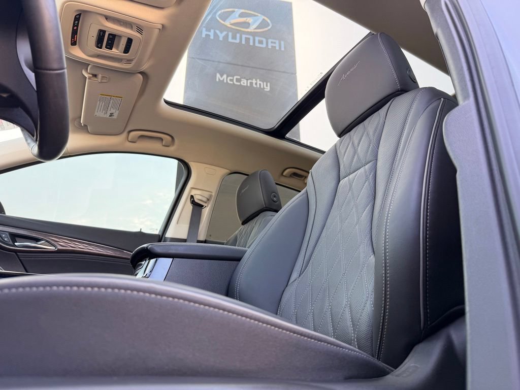 Used 2023 Buick Envision Avenir AWD/4WD image 30