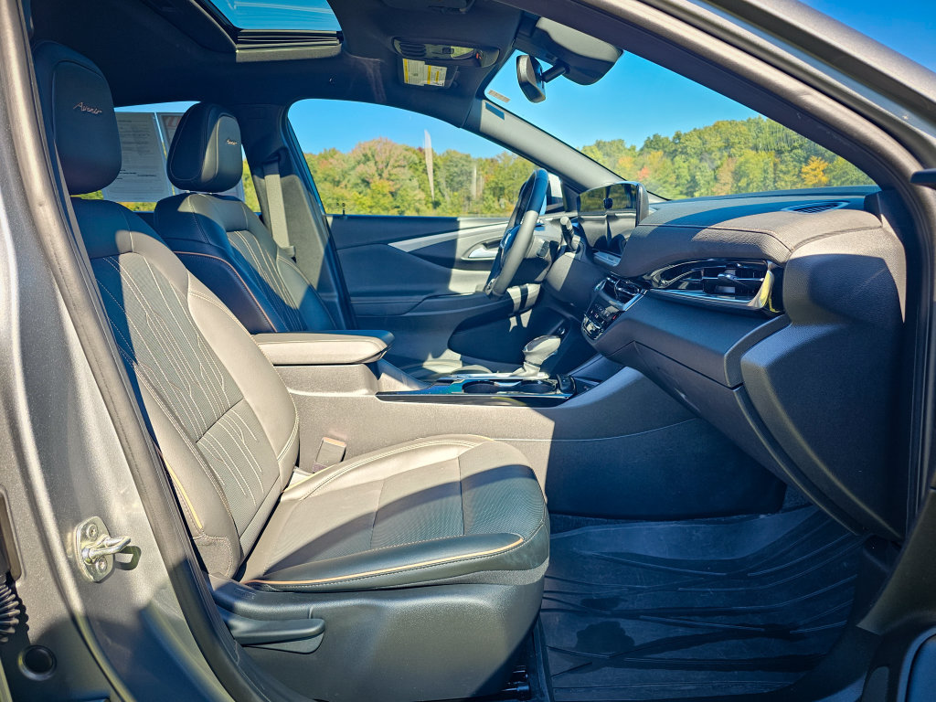 Used 2024 Buick Envista Avenir FWD image 41