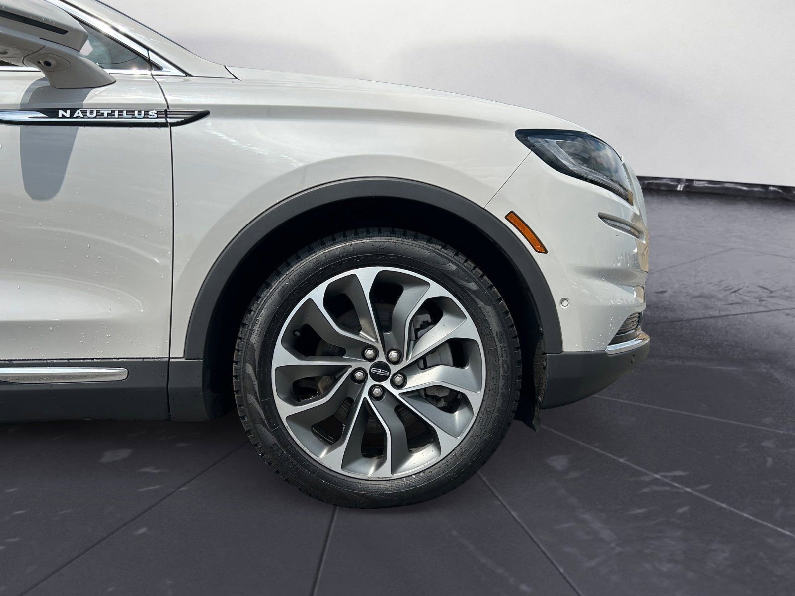 Used 2022 Lincoln Nautilus Reserve w/ Equipment Group 201A AWD/4WD image 14