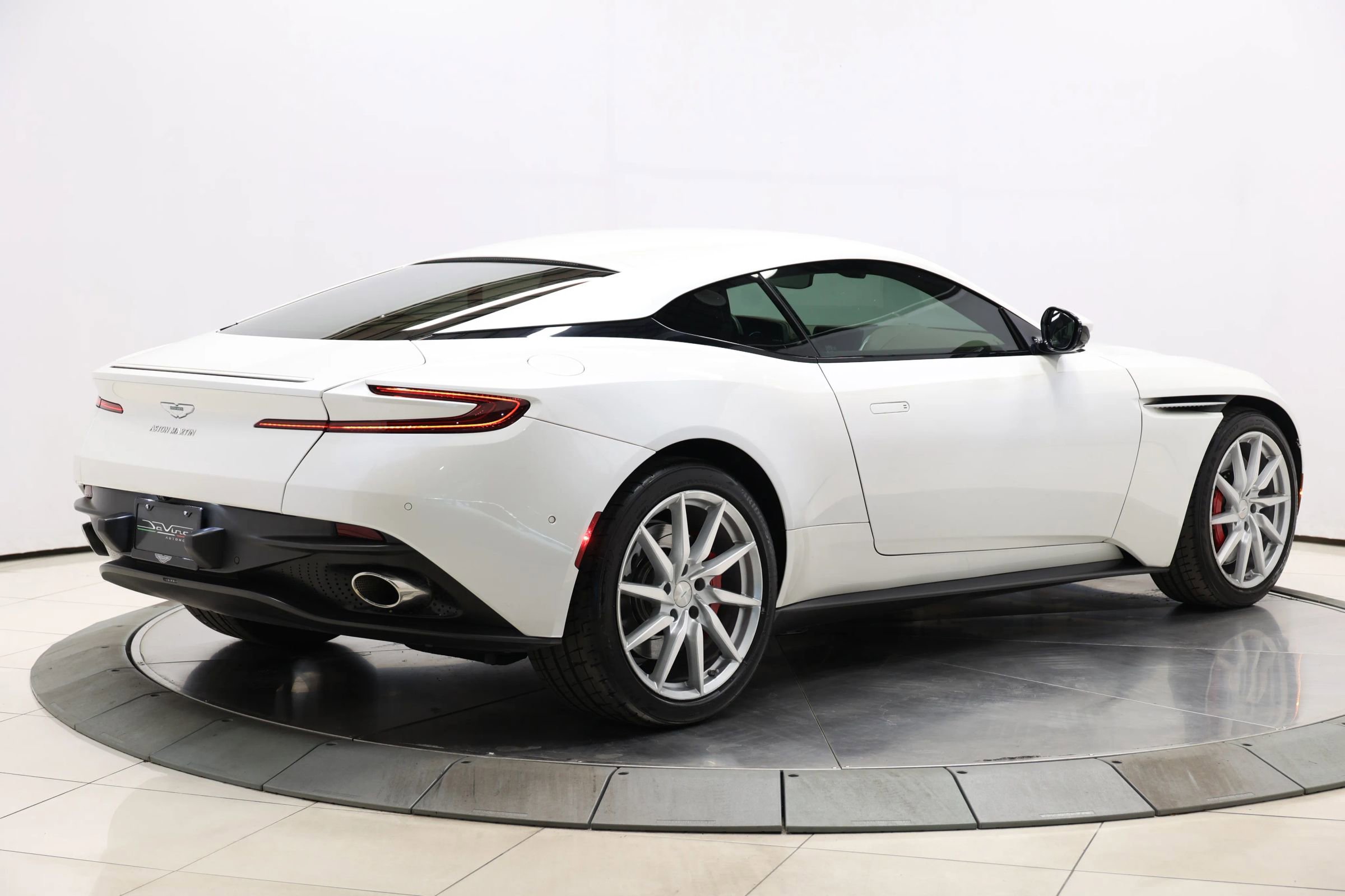 Used 2018 Aston Martin DB11 Coupe image 52
