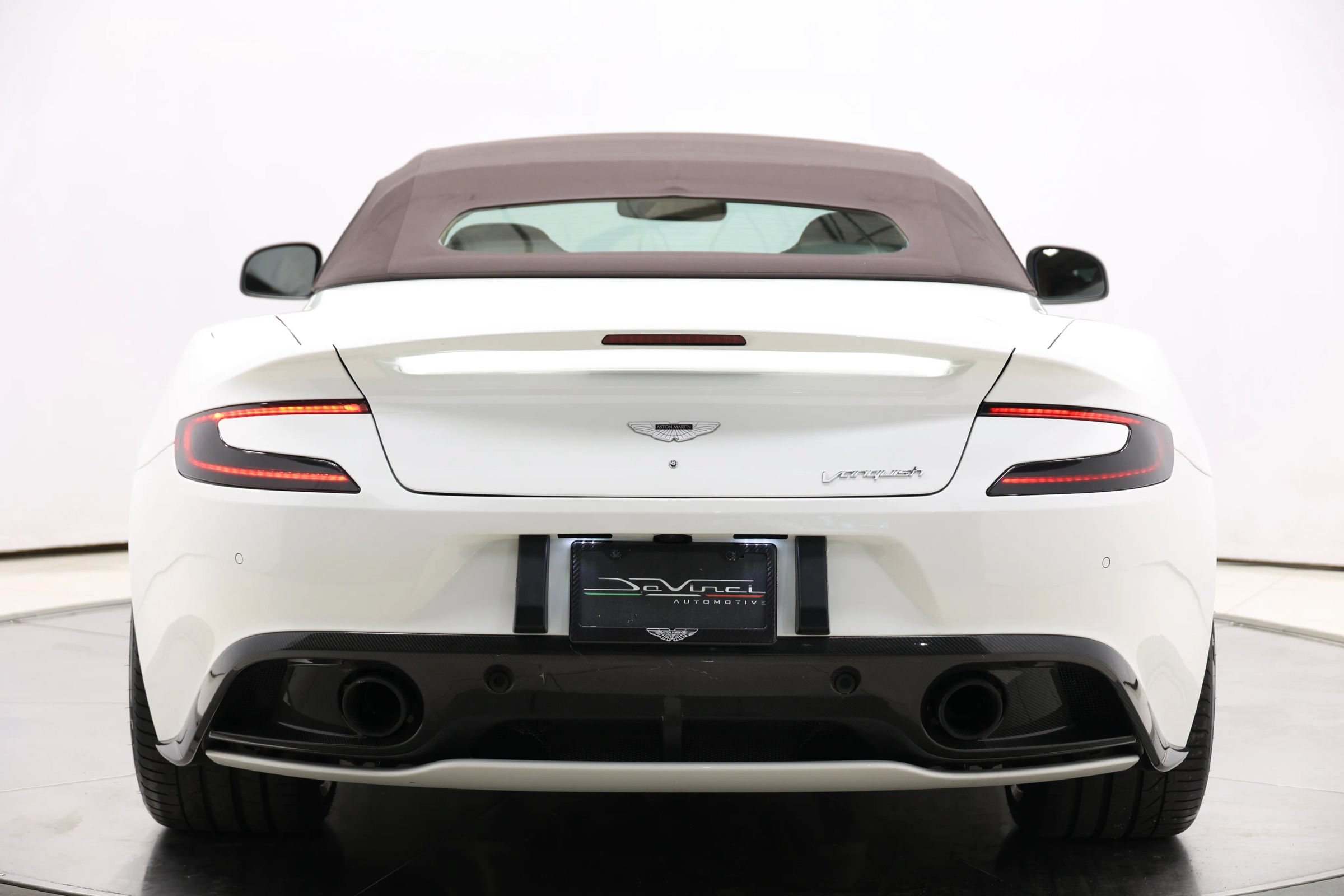 Used 2015 Aston Martin Vanquish Volante RWD image 47
