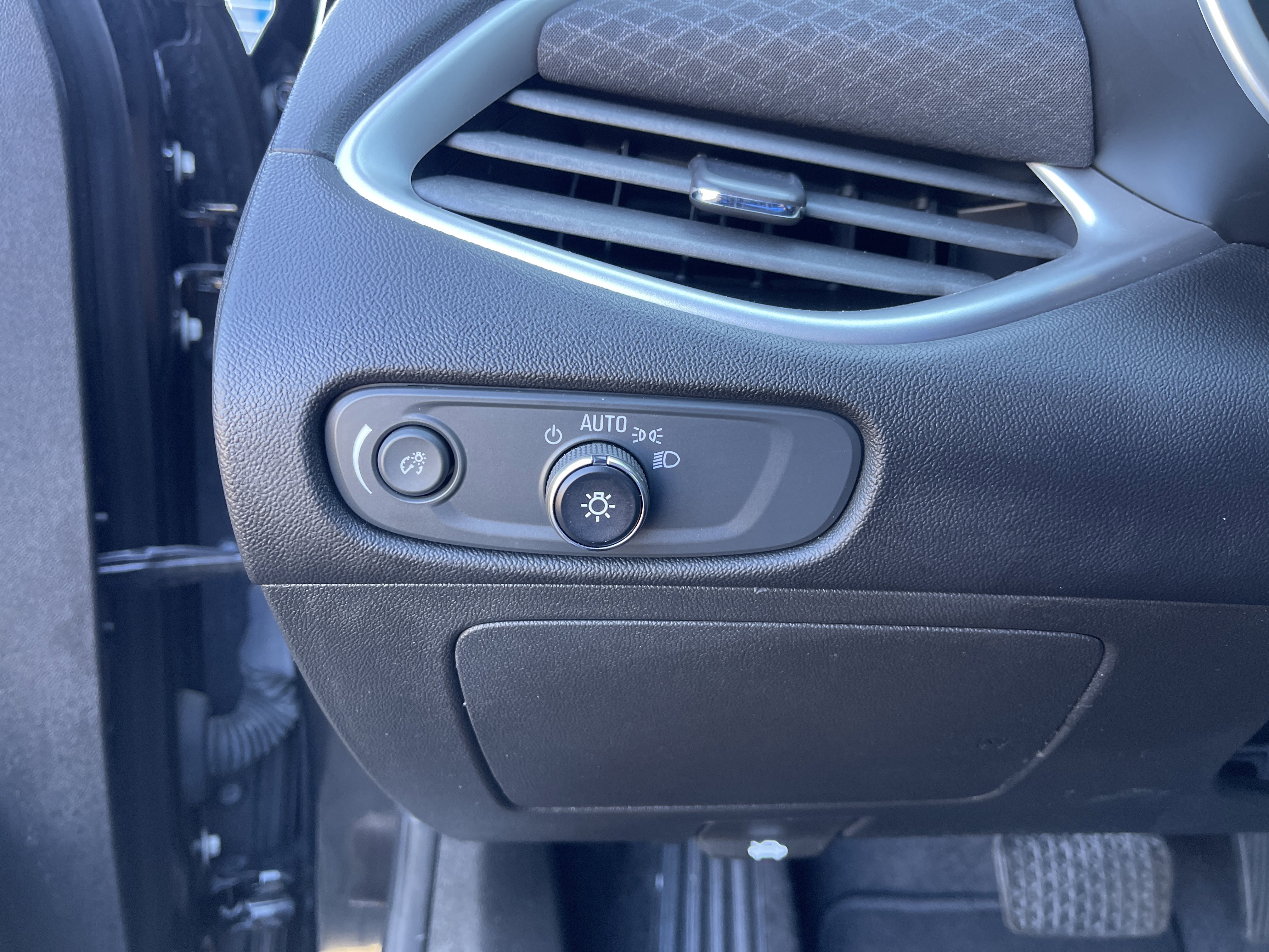 Used 2022 Chevrolet Malibu LT image 19