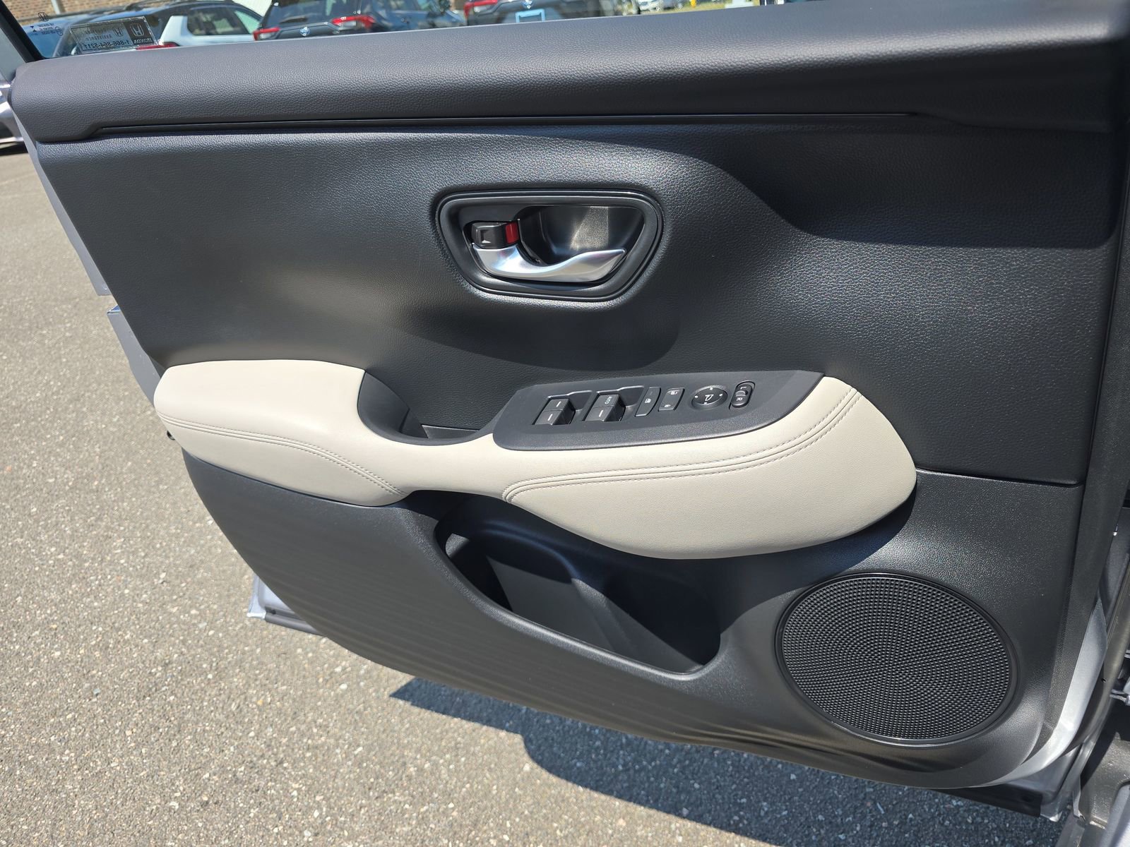 Used 2025 Honda HR-V LX image 32