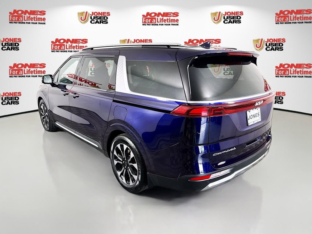 Used 2022 Kia Carnival EX image 2