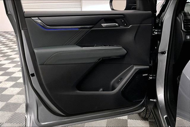 Used 2025 GMC Acadia AT4 image 18