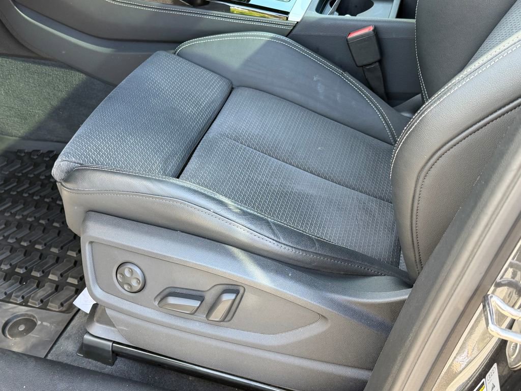 Used 2023 Audi Q5 e Premium Plus w/ Premium Plus Package image 22
