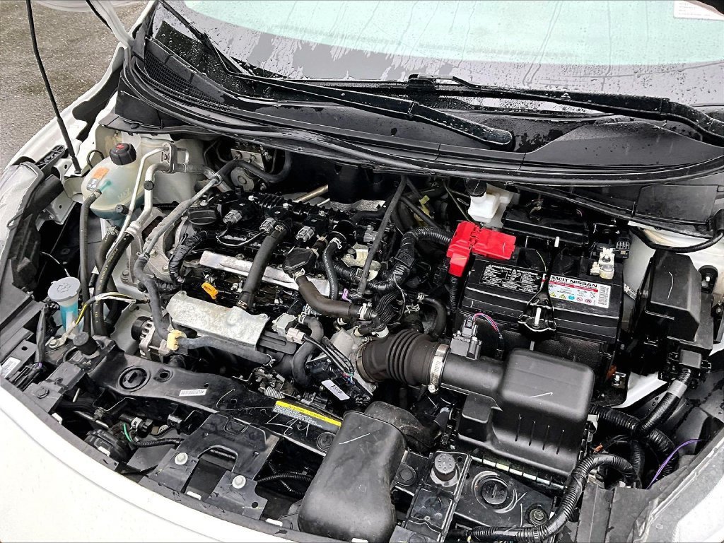 Used 2025 Nissan Versa SV FWD image 34