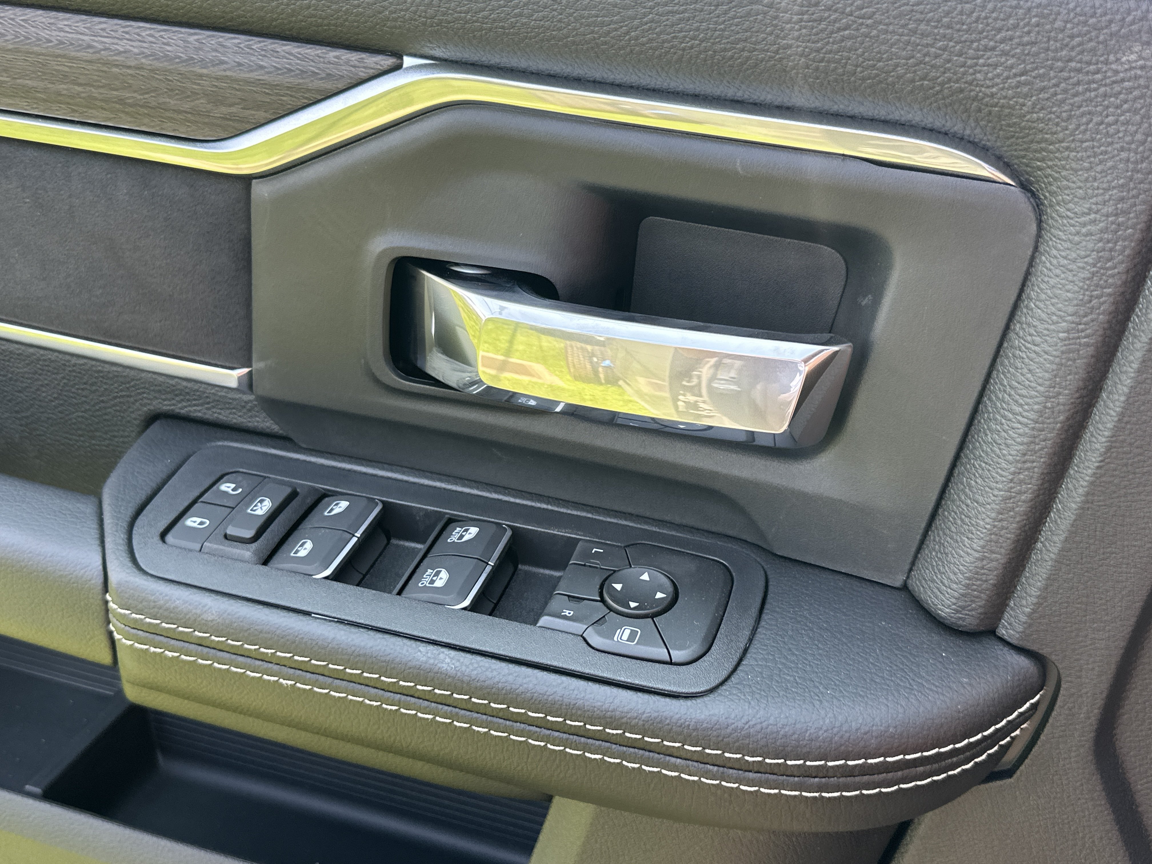 New 2026 RAM 5500 4x4 Crew Cab w/ Laramie Trim Package image 14