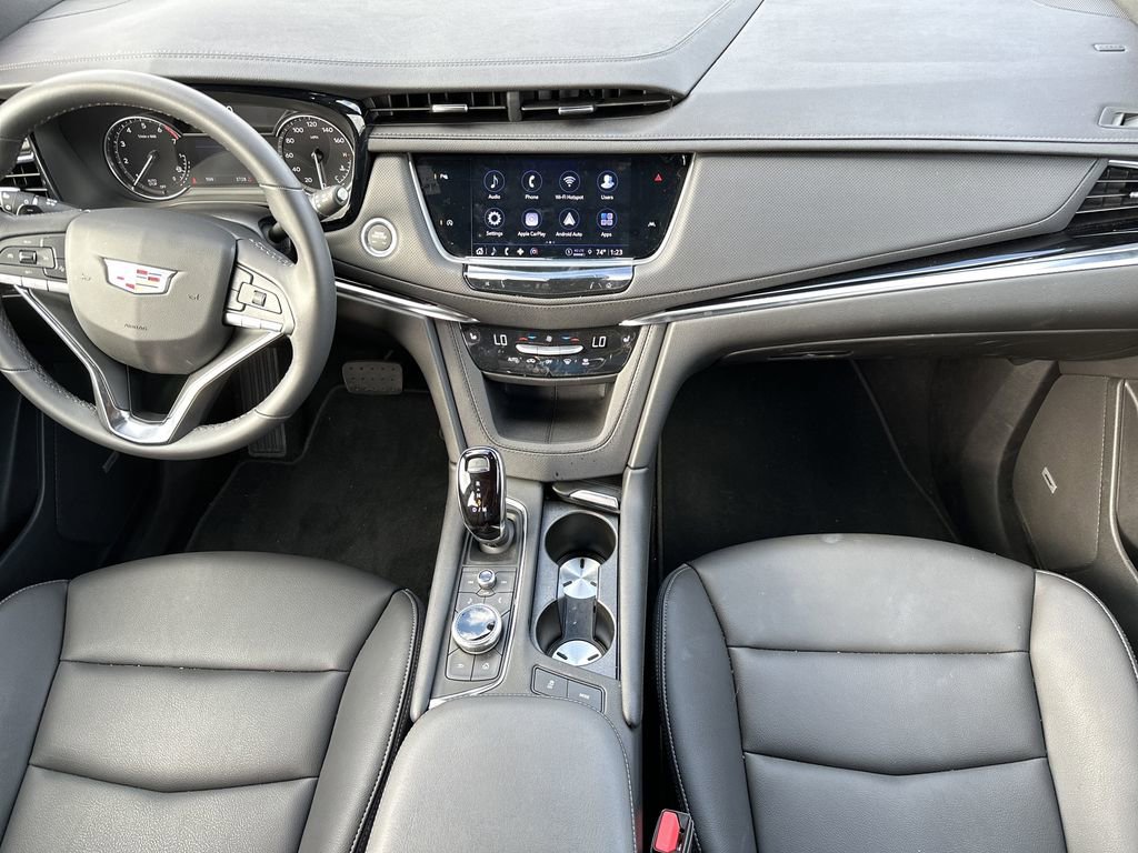 New 2025 Cadillac XT6 Luxury FWD image 18