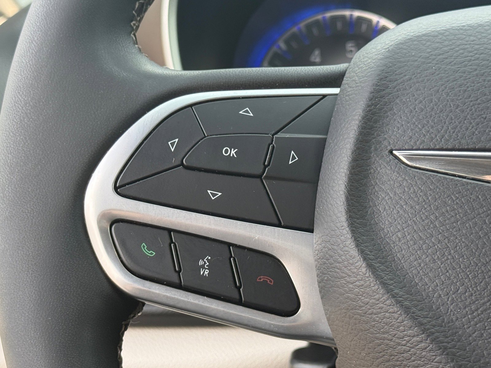 Used 2022 Chrysler Voyager LX image 14