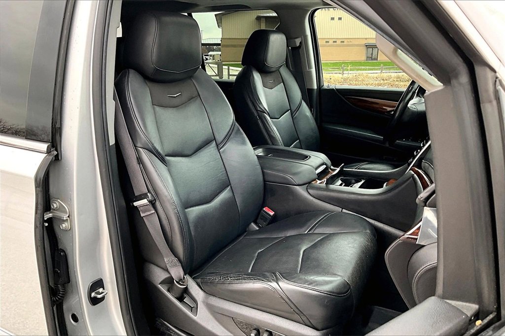 Used 2015 Cadillac Escalade ESV Premium image 7