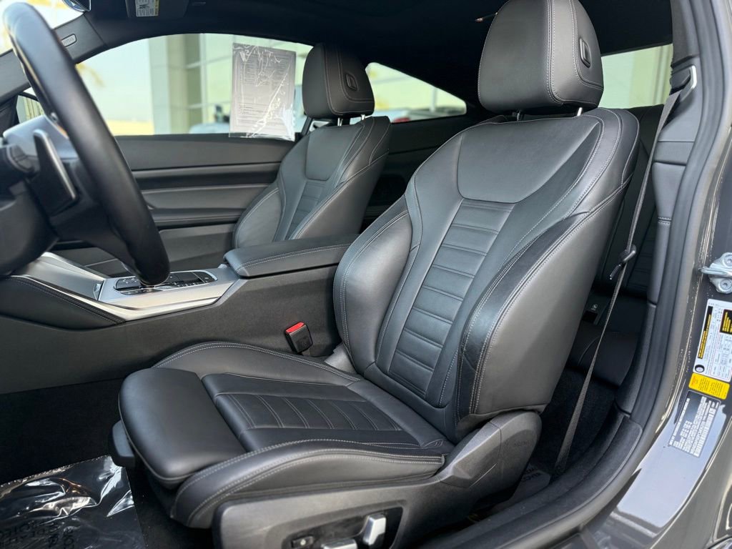 Used 2023 BMW M440i Coupe w/ Premium Package image 9